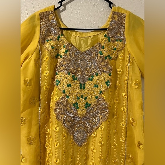 Yellow and Silver Embellished Tunic with Raglan Sleeves - Picture 3 of 13